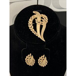 Vtg Crown Trifari Brushed Gold Wheat Leaf Pin Brooch & Clip Earrings Set READ